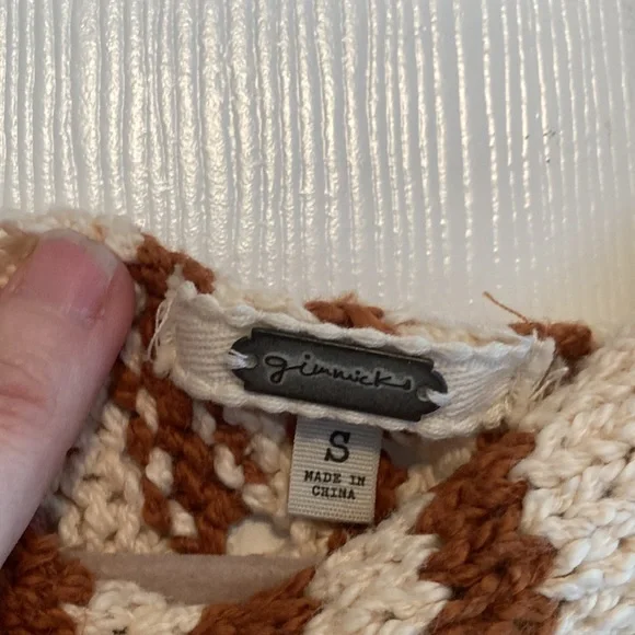 Beautiful gimmicks sweater in perfect condition size small - Picture 2 of 8